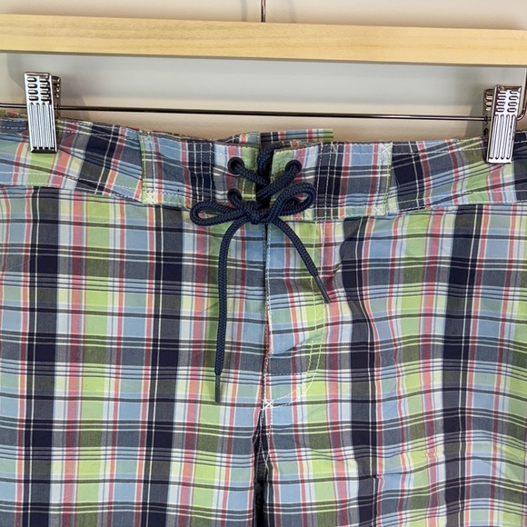 Vineyard Vines Multicolor Plaid board shorts size 30 - Picture 3 of 6